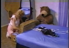 Rusia organizó un colegialas japonesas follando trío en la sauna.